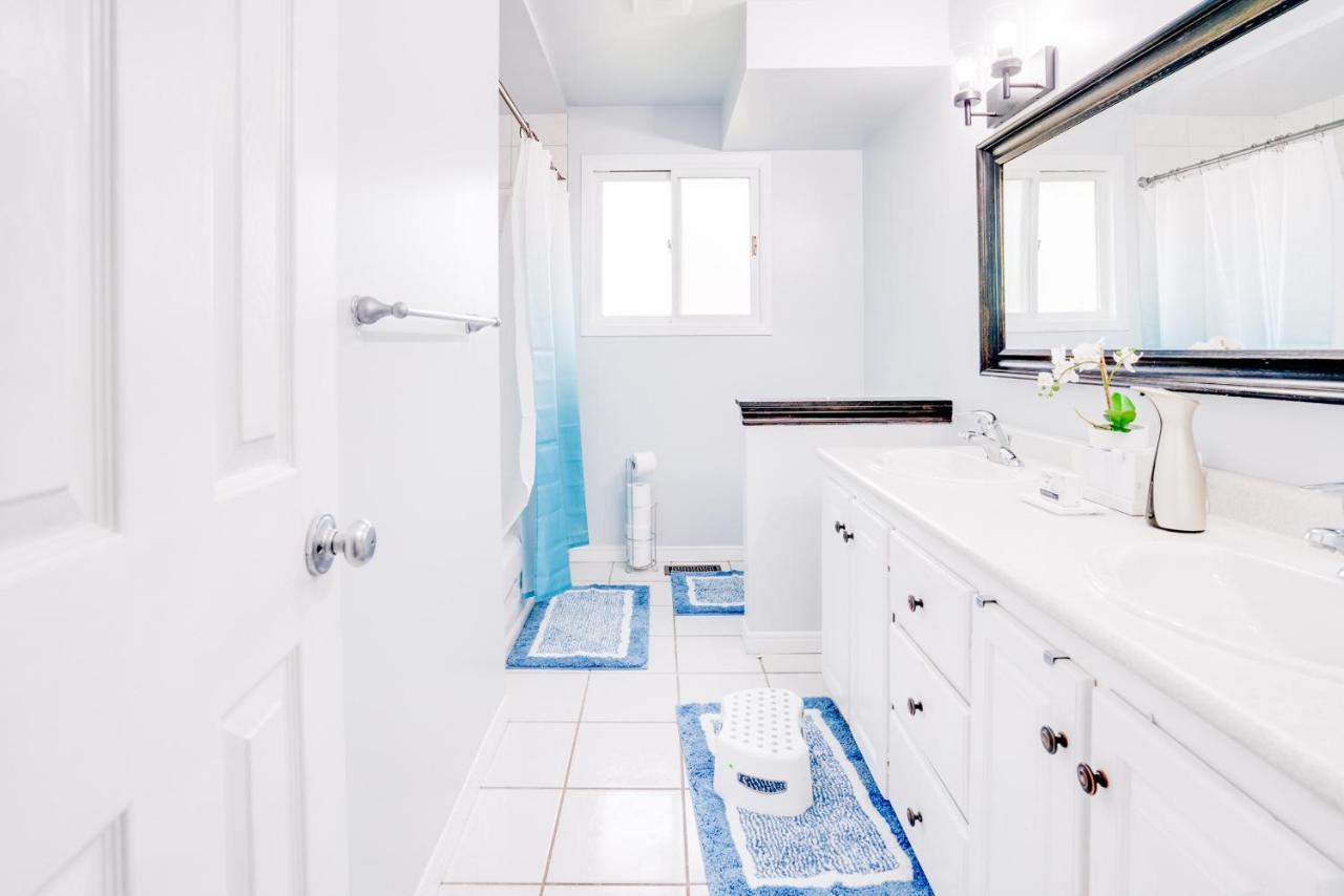 Furnished Family Home Near Toronto - Great Location Game Room - Backyard - Parking & Self Checkin Pickering Ngoại thất bức ảnh