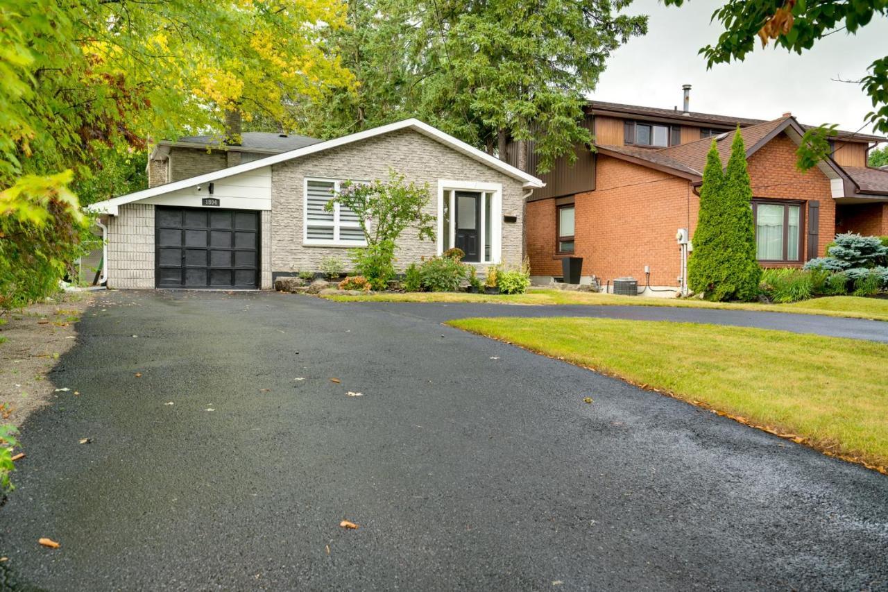 Furnished Family Home Near Toronto - Great Location Game Room - Backyard - Parking & Self Checkin Pickering Ngoại thất bức ảnh