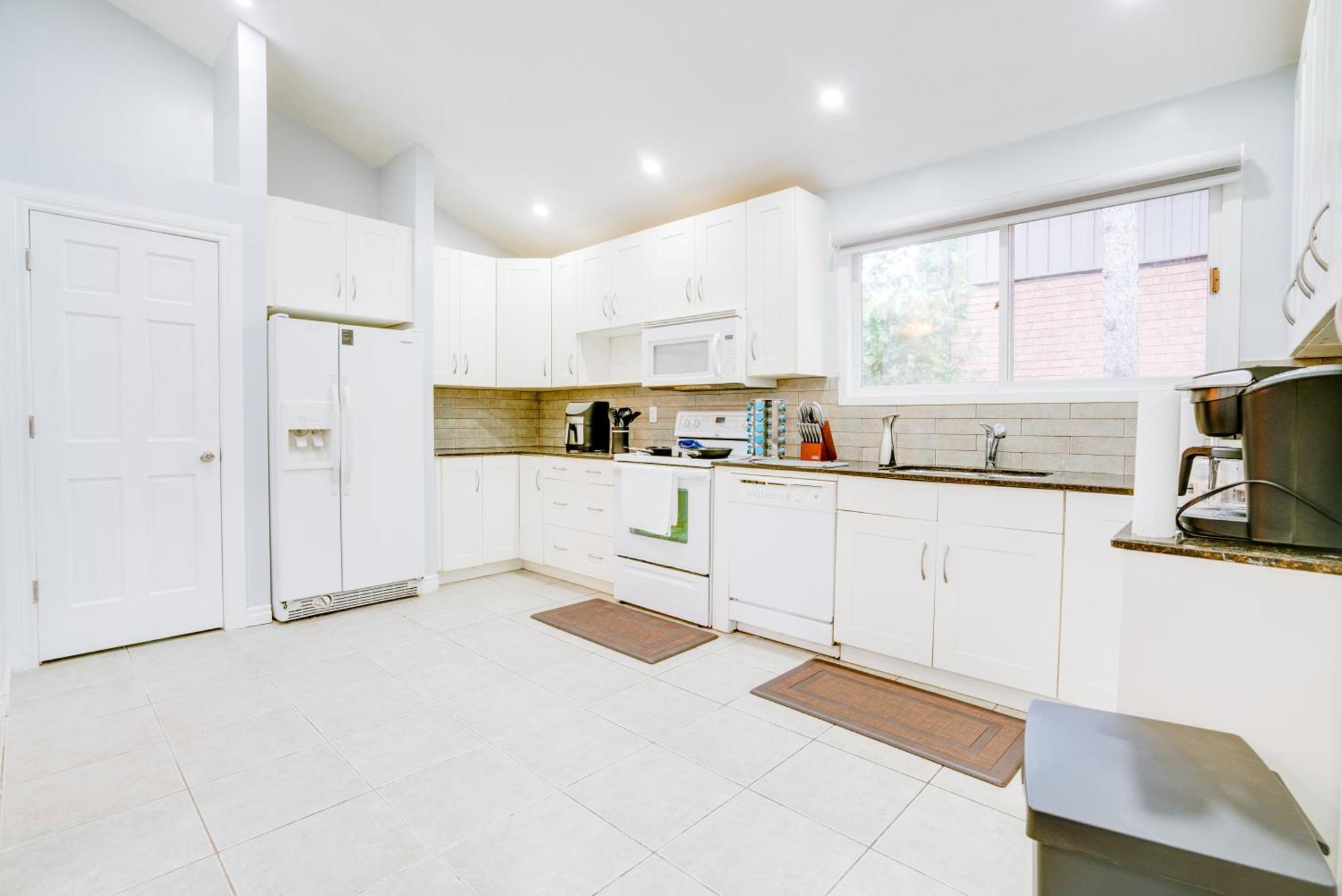 Furnished Family Home Near Toronto - Great Location Game Room - Backyard - Parking & Self Checkin Pickering Ngoại thất bức ảnh